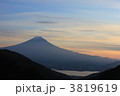 御坂峠からの富士山（夕暮れ）