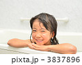 お風呂に入る女の子