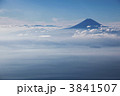 雲海に浮かぶ富士山、空撮