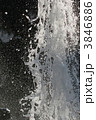 3846886