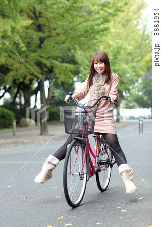 自転車の女性