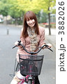 自転車の女性
