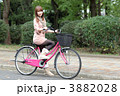 自転車の女性