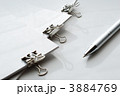 クリップとコピー用紙とボールペン