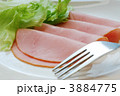 レタスとハムとフォーク