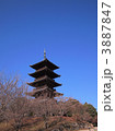 青空にそびえる備中国分寺五重塔