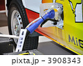 電気自動車充電中