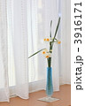 庭の水仙をワイングラスにいれてみた