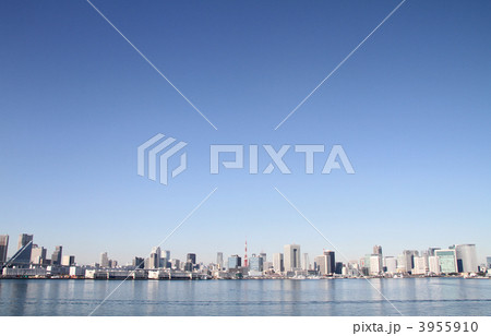 ベイエリアのビル群と東京タワー ベイエリアのビル群と東京タワー