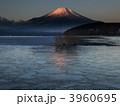 結氷山中湖と富士山