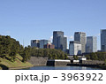 内堀通から丸の内を望む