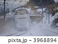 雪の山形新幹線　新幹線の雪煙　冬の山形新幹線