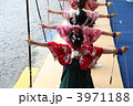 京都・三十三間堂・通し矢（大的大会）晴れ着姿の新成人が弓を持って集まります。