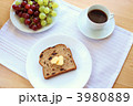レーズントーストの朝食