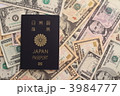 パスポートとアメリカドル