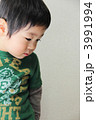 見つめる男の子