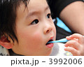 歯磨きをする男の子
