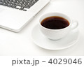 珈琲とノートパソコン