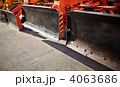 4063686
