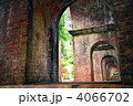 橋桁のトンネル