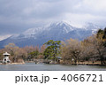 三島池と伊吹山