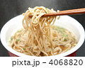 湯気を出すおいしいインスタント蕎麦