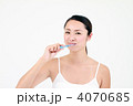 オーラルケア（若い女性）