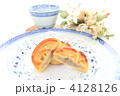 中華菓子の月餅と中国茶