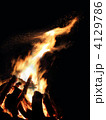 4129786