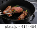 肉巻きの調理シーン