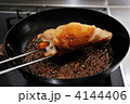 肉巻きの調理シーン
