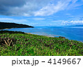 石垣島の御神崎から見る西表島と海原