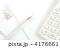 書類とペンと電卓