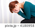 悲嘆に暮れる女性