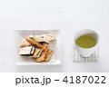 お茶とおせんべい