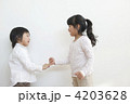 指切りする子供
