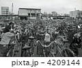 東北本線・東大宮駅前の放置自転車　1990年
