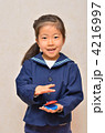 幼稚園でカスタネットの練習