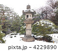 東京・六義園　石灯篭の雪景色