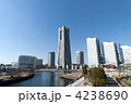 横浜ランドマークタワーと汽車道