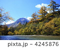 上高地の秋　焼岳と梓川