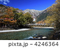 上高地の秋　梓川と河童橋