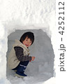 かまくらと子供