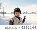 さわやかな雪景色と子供