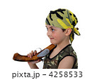 4258533