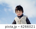 さわやかな空と子供