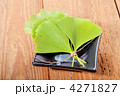 4271827