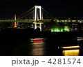 レインボーブリッジと東京タワーと屋形船のイルミネーション