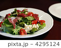 生ハムとチーズのサラダ