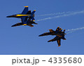 米海軍デモンストレーション飛行チーム、ブルーエンジェルスが世界一の飛行技術で見せるダイアモンド編隊からの左右ブレイクフォーメーション。